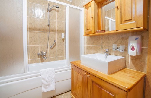 Mojkovac Hotel | Hotel Gacka - Two-Bedroom Cottage with Balcony