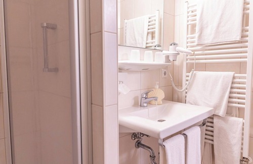 Unterglottertal Hotel | Hotel-Gasthaus Goldener Engel