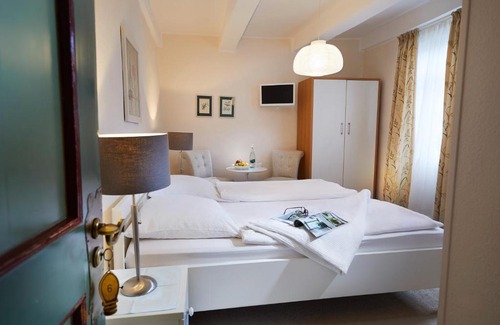 Oberhundem Hotel | Hotel Gasthof Zu den Linden