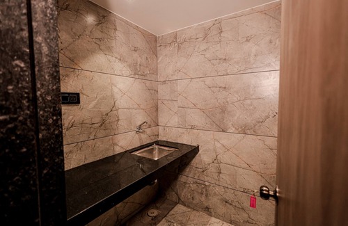 Surat Hotel | Hotel Gold Palace Inn