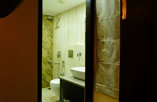 Deoria Hotel | Hotel Golden Laurel Inn
