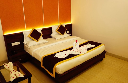Deoria Hotel | Hotel Golden Laurel Inn