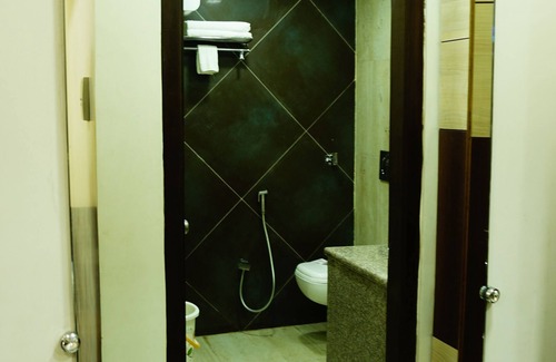 Deoria Hotel | Hotel Golden Laurel Inn
