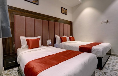 Girgaon Hotel | Hotel Golden Palace Residency