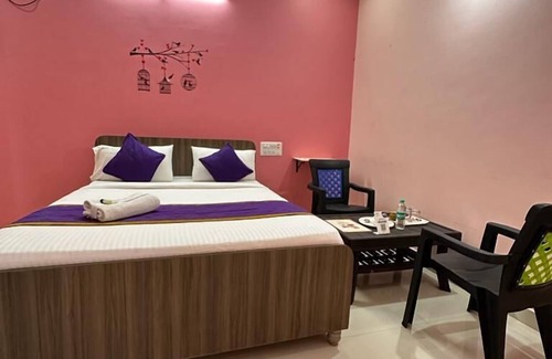 Electronics City Cabin | Hotel Golden Suites