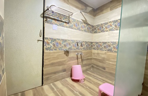 Dwarka Hotel | Hotel Gomti