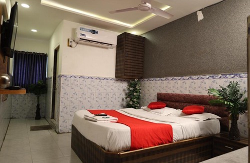 Ahmedabad Hotel | Hotel Goverdhan Palace Bapunagar