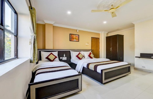 Pallavaram Hotel | HOTEL GRAND PARK - NEAR AlRPORT