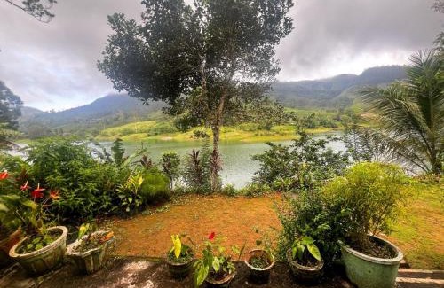 Dambulla House | hotel Green lake castlereagh