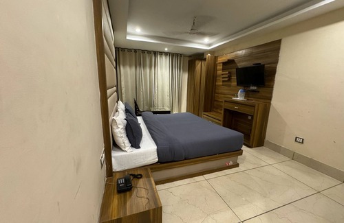 Jwalapur Hotel | Hotel Green Leaf By T And M Hotels