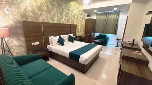 Anand Hotel | Hotel Green Woodd