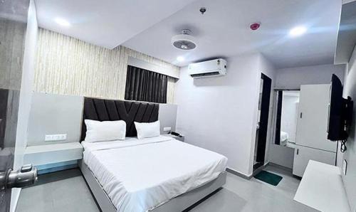 Gandhinagar Hotel | Hotel Grey Sky