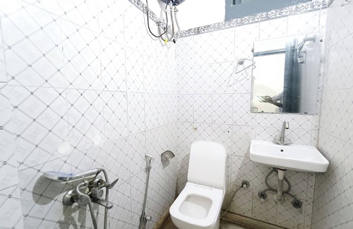 Hauz Khas Village Hotel | Hotel Hauz Khas Fort View