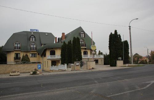 Kapolnasnyek Hotel | Hotel Holdfény