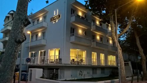 Rivabella Hotel | Hotel Houston Suites