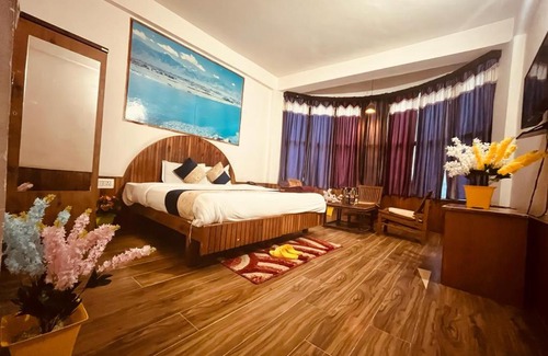 Old Manali Hotel | Hotel in manali with mountain view Near Mall Road