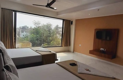Udhna Hotel | Hotel Infini Palace