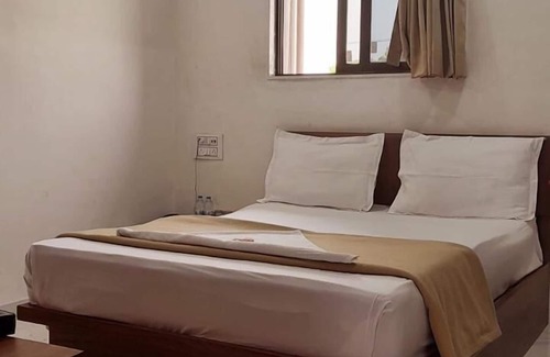 Udhna Hotel | Hotel Infini Palace
