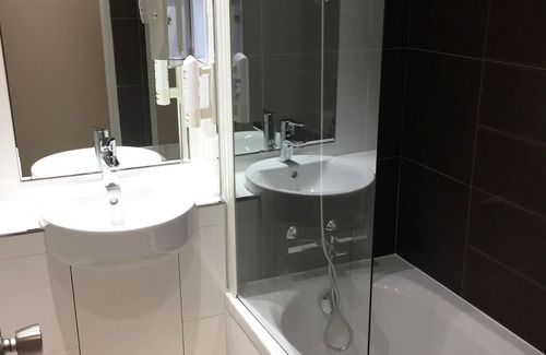 Montigny-le-Bretonneux Hotel | Hotel Inn design Paris Saint-Quentin