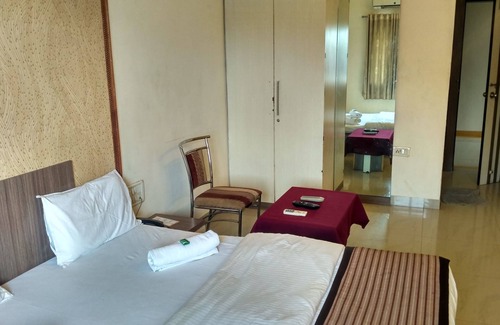 Loni Kalbhor Hotel | Hotel Jayshree