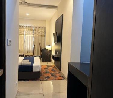 Muzaffarpur Hotel | Hotel JB Residency Zirakpur Chandigarh # Parking # Lift # Large Rooms # Property of the Year