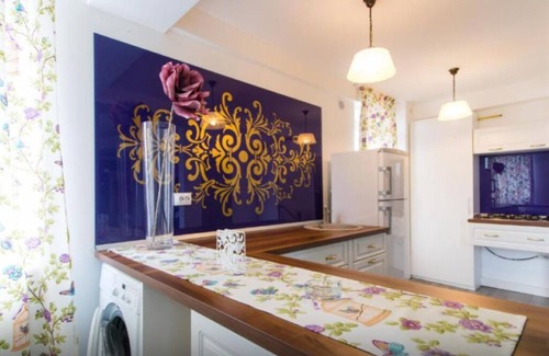 Galati Apartment | Hotel Jolie Apartments - One-Bedroom Queen Suite with Sofa Bed