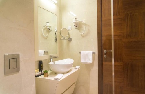 Maini Hotel | Hotel Kadmo by Aycon