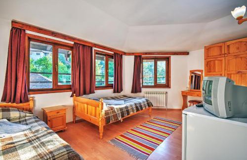 Shiroka Luka Hotel | Hotel Kalina