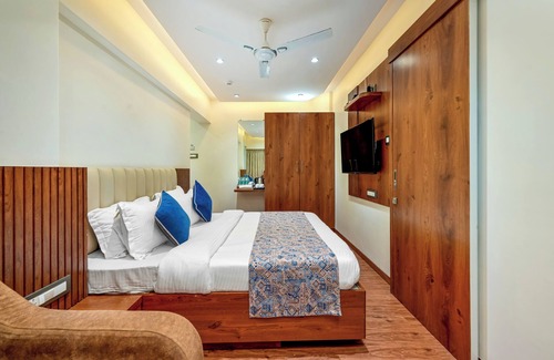 Grant Road Hotel | Hotel Kalpana Palace
