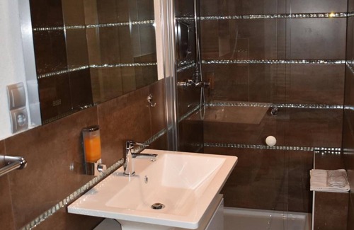 Floersheim Hotel | Hotel Karthaeuser Hof