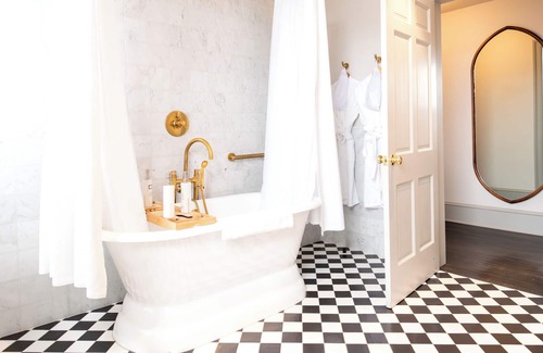Kingston Stockade District Hotel | Hotel Kinsley