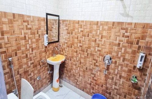 Nivari Hotel | Hotel Krishna Manu Palace
