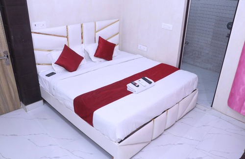 Nivari Hotel | Hotel Krishna Manu Palace