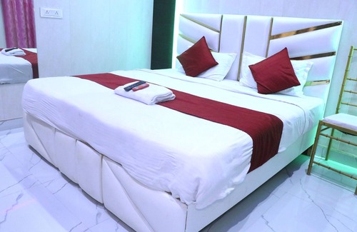 Nivari Hotel | Hotel Krishna Manu Palace