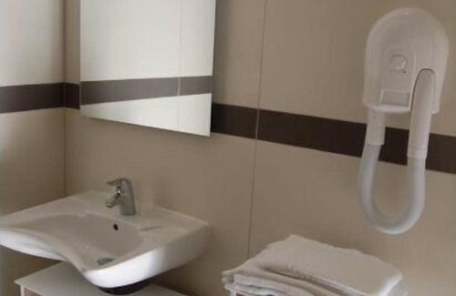 Notre-Dame-de-Sanilhac Hotel | Hotel l Escale