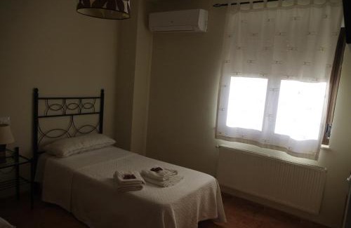 Aldeadavila de la Ribera House | Hotel la Hoja*