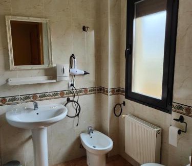 Aldeadavila de la Ribera House | Hotel la Hoja*