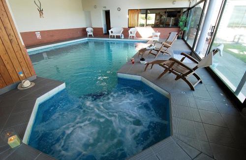Besse-en-Chandesse Hotel | Hotel La Gazelle