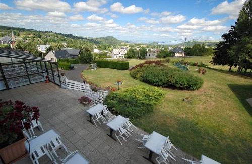 Besse-en-Chandesse Hotel | Hotel La Gazelle
