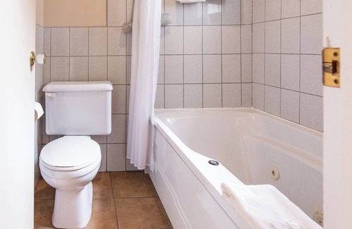 Isle aux Coudres Hotel | Hotel La Roche Pleureuse