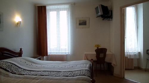 Le Brugeron Hotel | Hotel La Vie En Rose