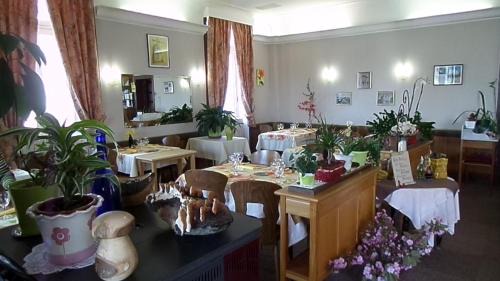 Le Brugeron Hotel | Hotel La Vie En Rose