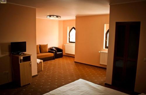 Stefanesti Hotel | Hotel LaCetate