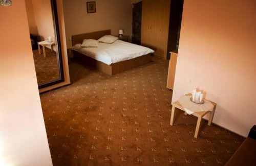 Stefanesti Hotel | Hotel LaCetate