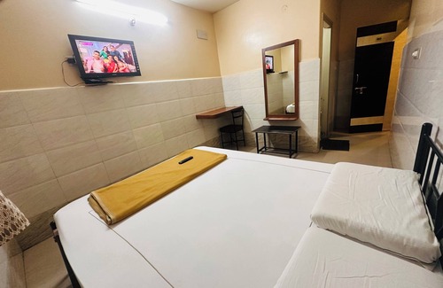 Gandhi Nagar Cabin | Hotel Lalitha Comfort