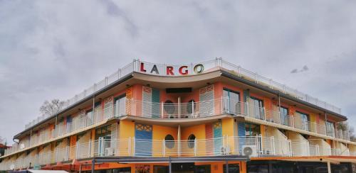 Chaika Hotel | Hotel Largo Beach