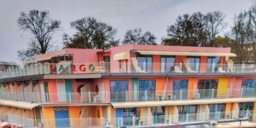 Chaika Hotel | Hotel Largo Beach