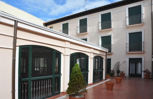 Penaranda de Bracamonte Hotel | Hotel Las Cabañas