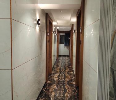 Ahmedabad Hotel | HOTEL LAVISH