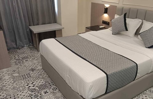 Thaltej Hotel | Hotel Laxus